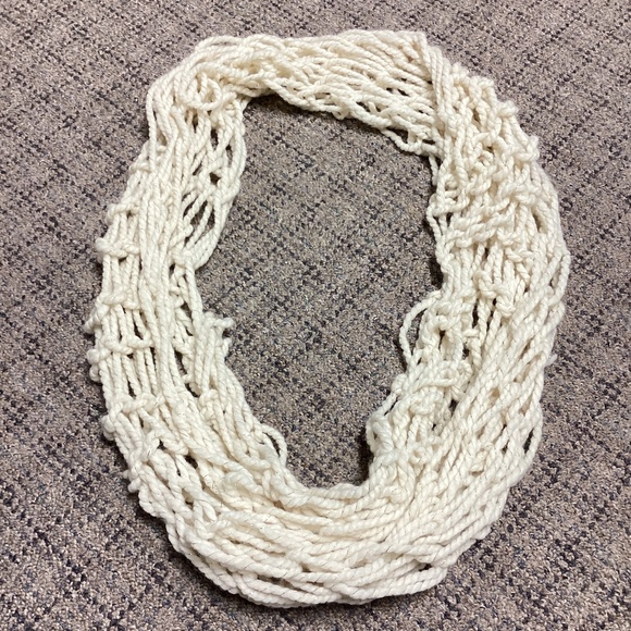 Handmade Infinity Knit Scarf Creamy White with Gold * NEW - Picture 1 of 6